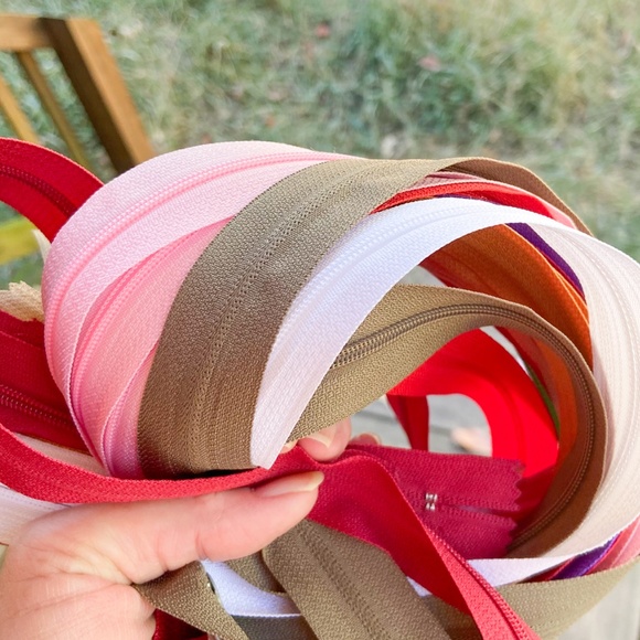 23 Zippers Bundle of Plastic Sewing Zippers for Projects. Various Sizes/Colors - Picture 5 of 11